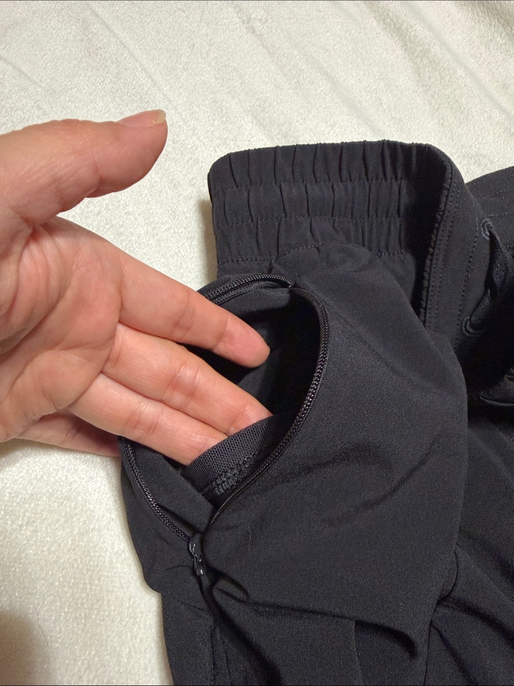 Lululemon Swift Mid-Rise Wide-Leg Pants in Black size 6 - Picture 6 of 16